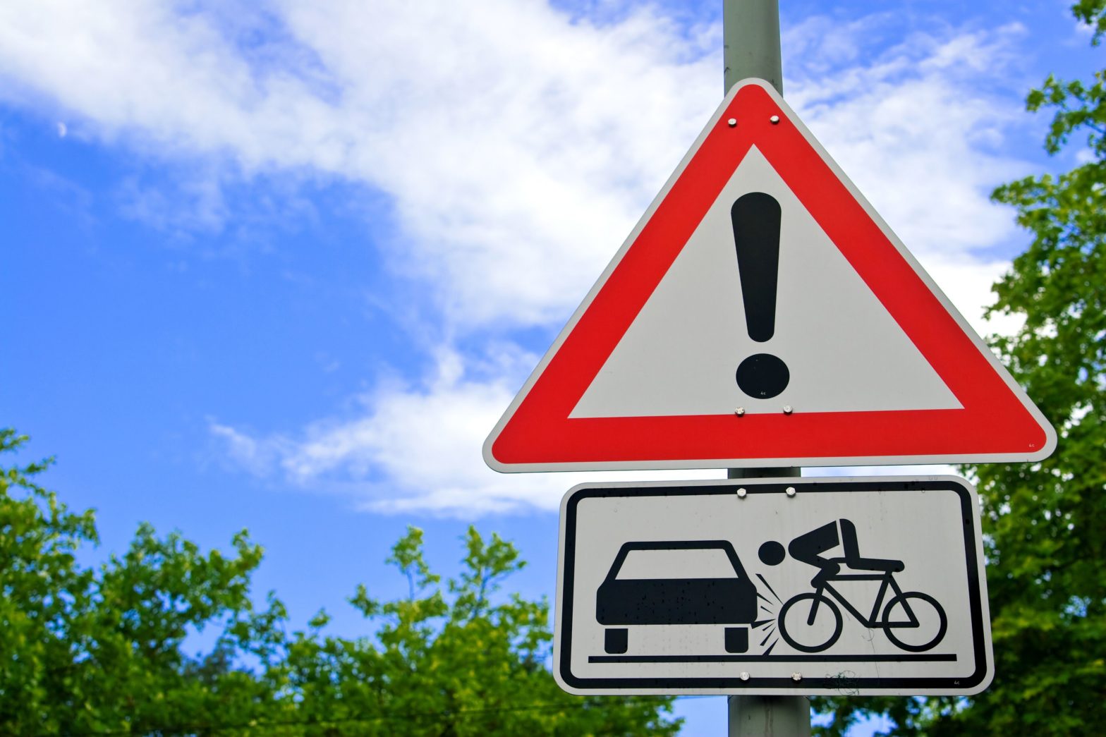 Blockieren an Kreuzungen und gefährliche Radfahrer sind die häufigsten Ursachen für Aufregungen bei Autofahrern